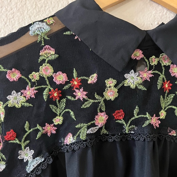 Black blouse with sheer floral mesh over shoulders, Size M - Picture 5 of 6